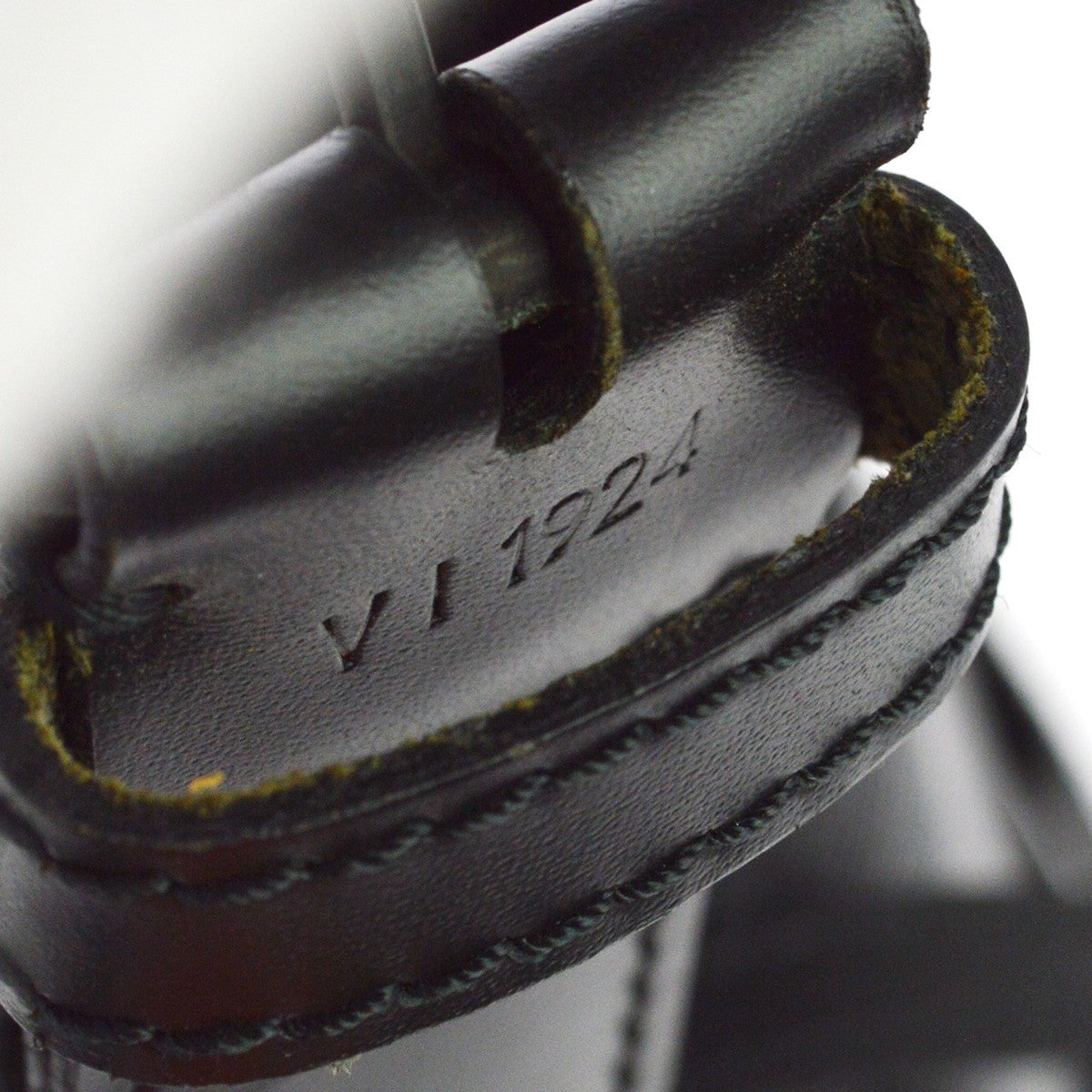 Louis Vuitton Vintage Sac D'epaule Epi Leather Black Leather Shoulder Bag Bag (Pre-Owned)