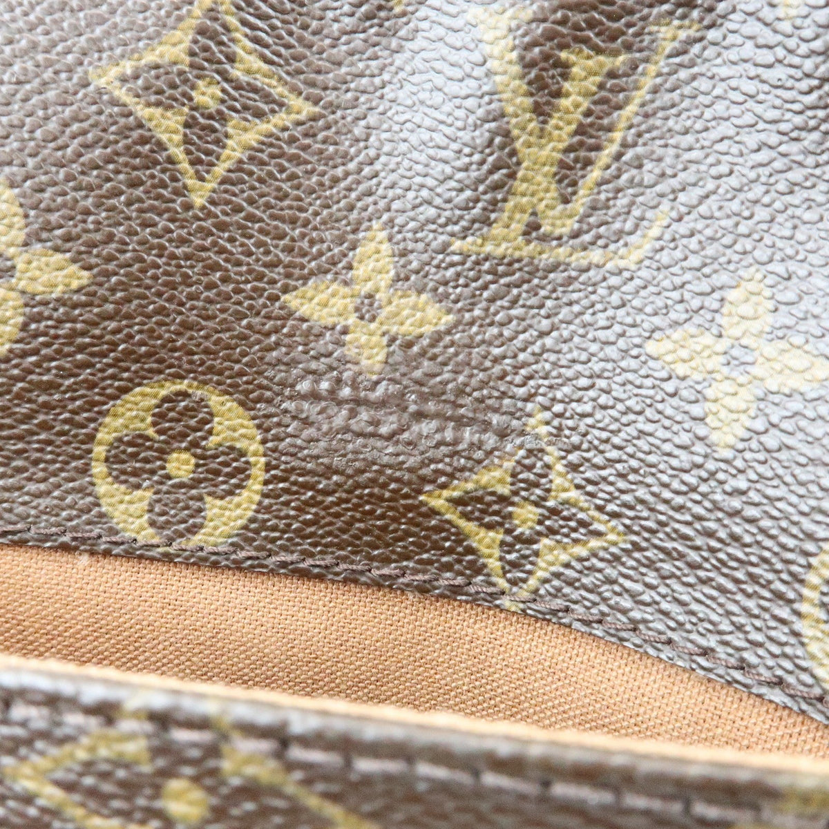Louis Vuitton Trotteur Beaubourg Monogram Canvas Brown Canvas Handbag (Pre-Owned)