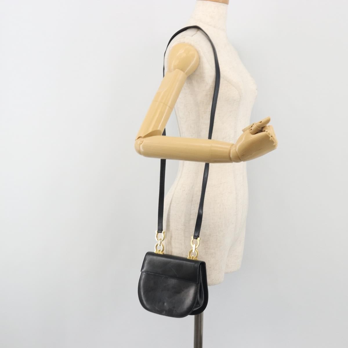 Salvatore Ferragamo Gancini Leather Black Leather Shoulder Bag Bag (Pre-Owned)