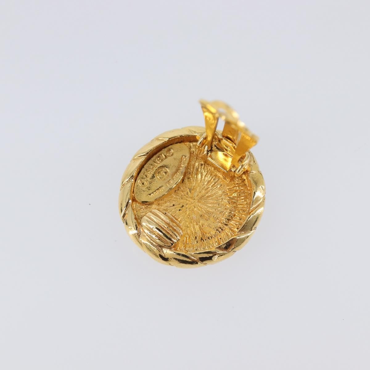 Chanel Vintage Cc Round Clip-On Metal Gold Metal Earrings Jewelry (Pre-Owned)