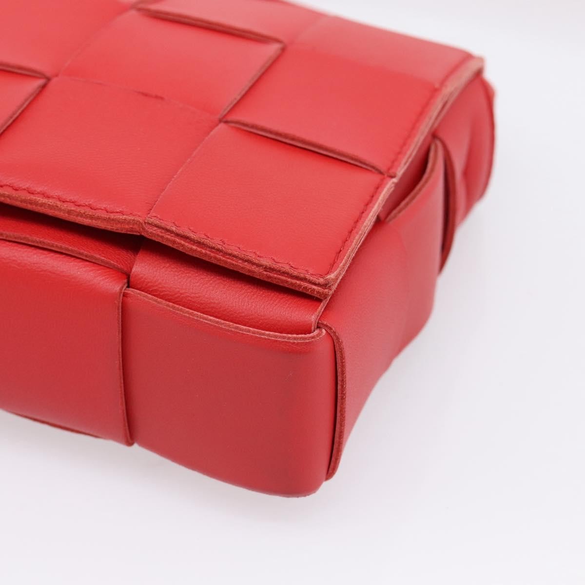 Bottega Veneta Cassette Maxi Intrecciato Leather Red Leather Crossbody Bag Bag (Pre-Owned)