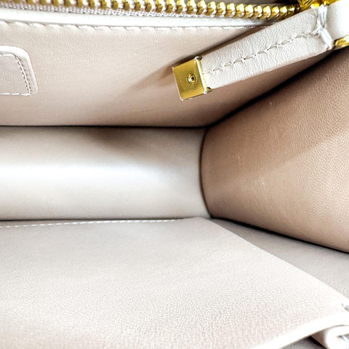 Christian Dior 30 Montaigne Flap Leather Beige Leather Handbag (Pre-Owned)