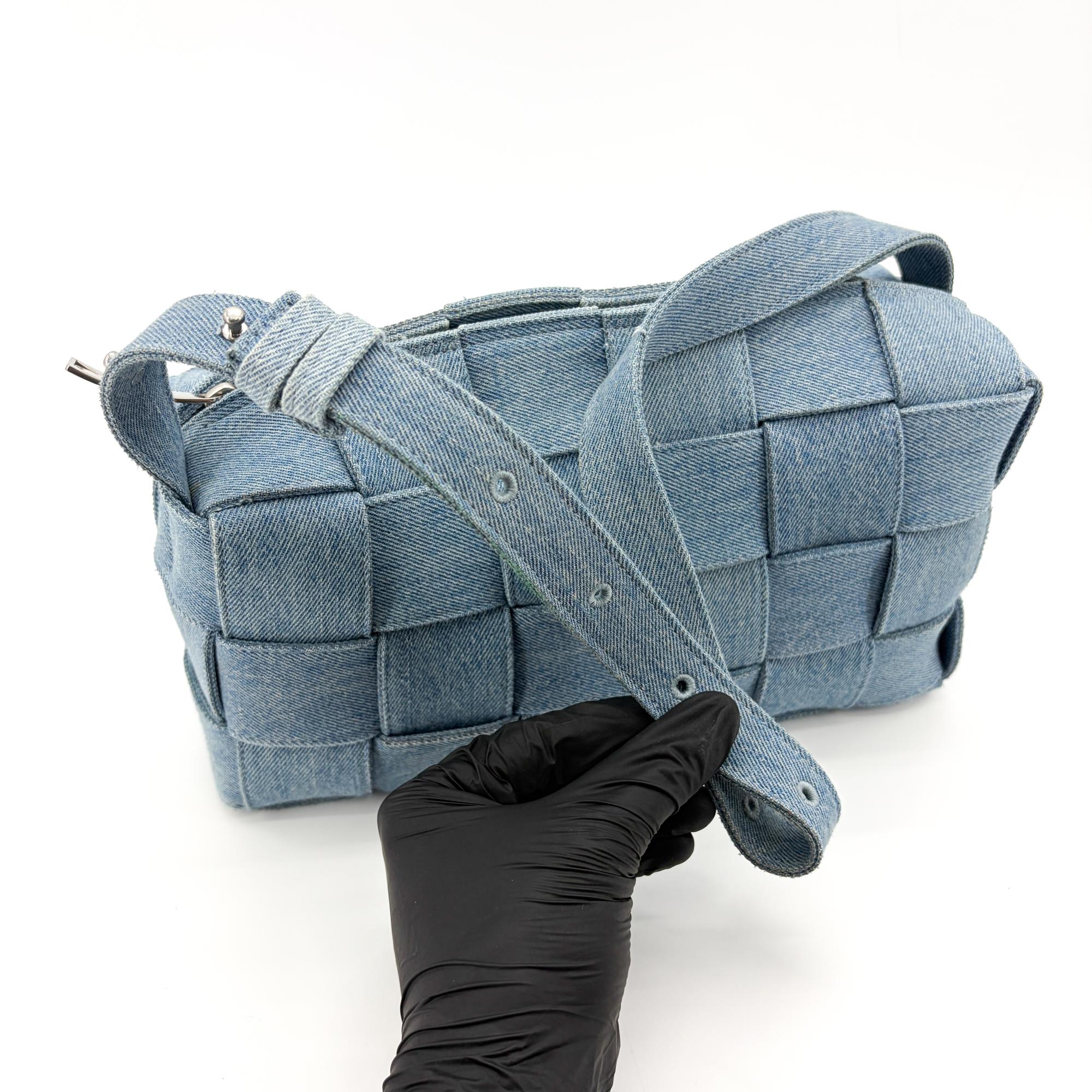 Bottega Veneta Cassette Crossbody Bag Maxi Intrecciato Denim Blue Denim_Jeans Crossbody Bag Bag (Pre-Owned)