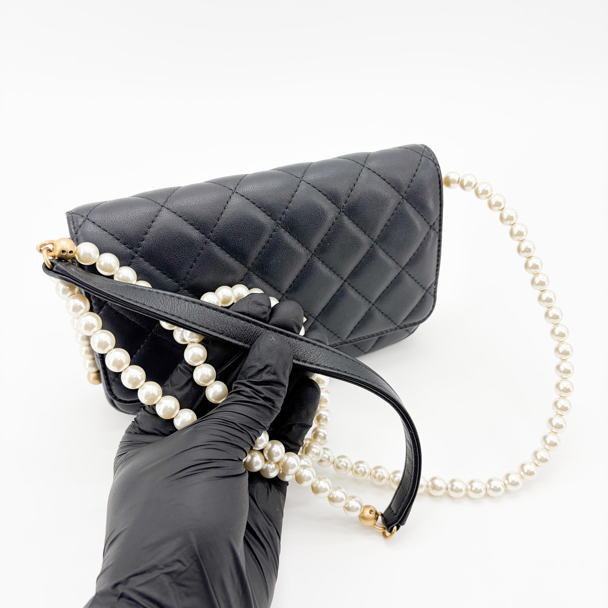 Chanel Wallet On Chain Shoulder Bag Chevron Patent Black Leather Shoulder Bag Bag (Pre-Owned)