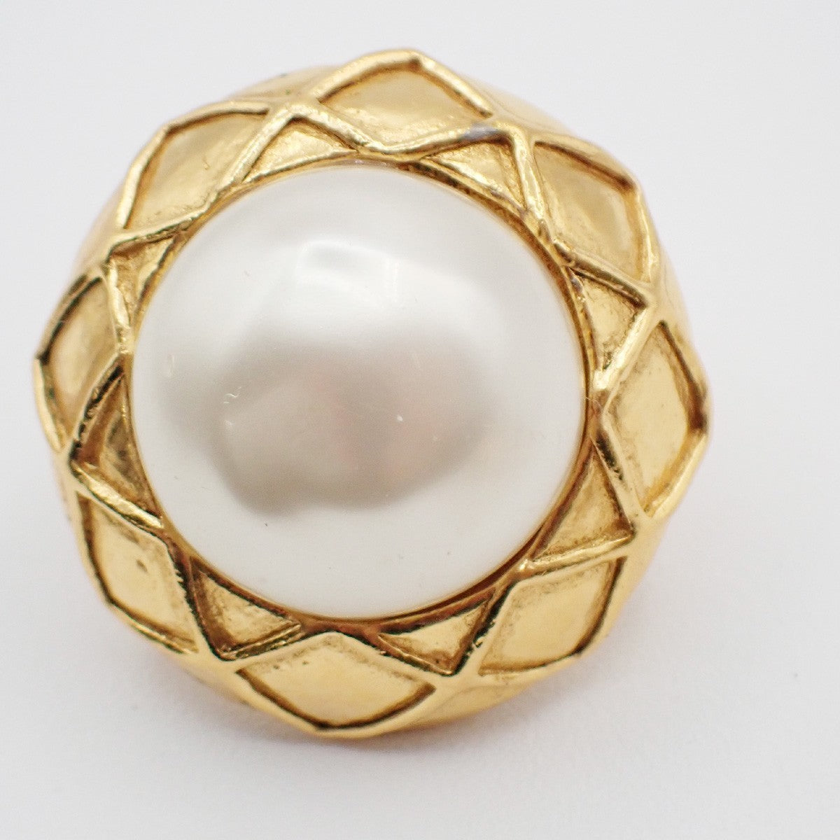 Chanel Vintage Round Clip-On Metal With Faux Pearl Gold Gold_Plated Earrings Jewelry (Pre-Owned)