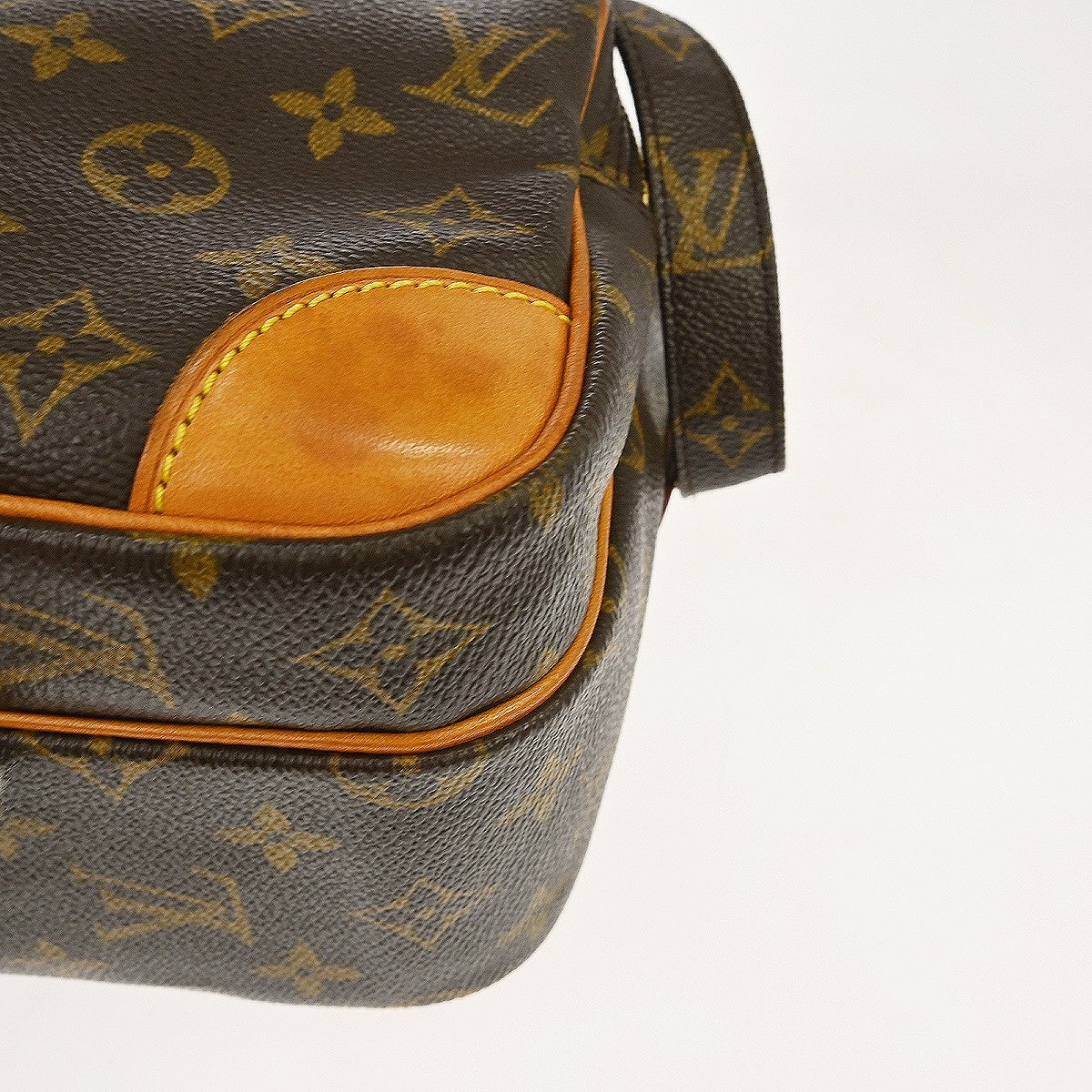 Louis Vuitton Nil Messenger Monogram Canvas Brown Canvas Handbag (Pre-Owned)