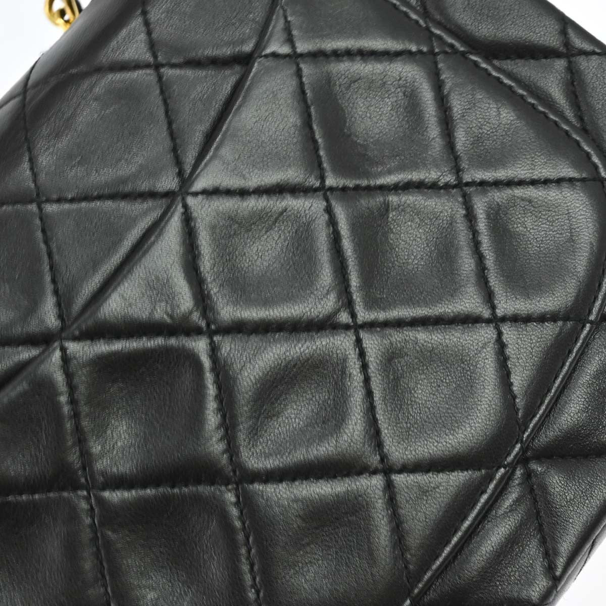 Chanel Vintage Square Classic Single Flap Quilted Lambskin Black Leather Handbag (Pre-Owned)