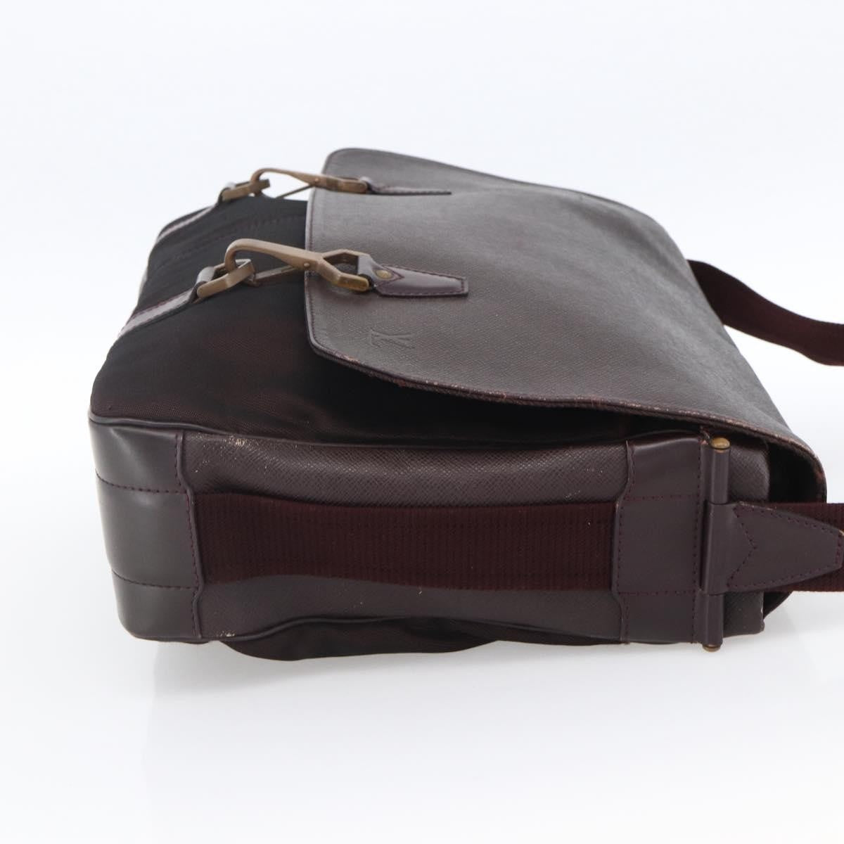 Louis Vuitton Dersou Taiga Leather And Canvas Brown Leather Shoulder Bag Bag (Pre-Owned)