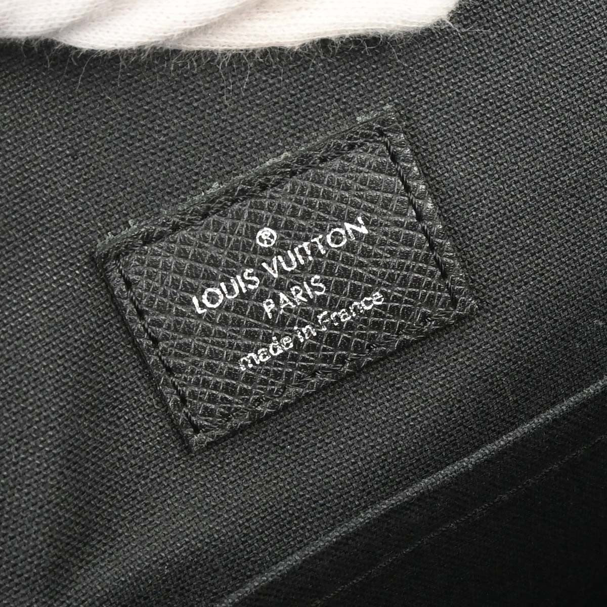 Louis Vuitton Andrei Messenger Taiga Leather Black Leather Shoulder Bag Bag (Pre-Owned)