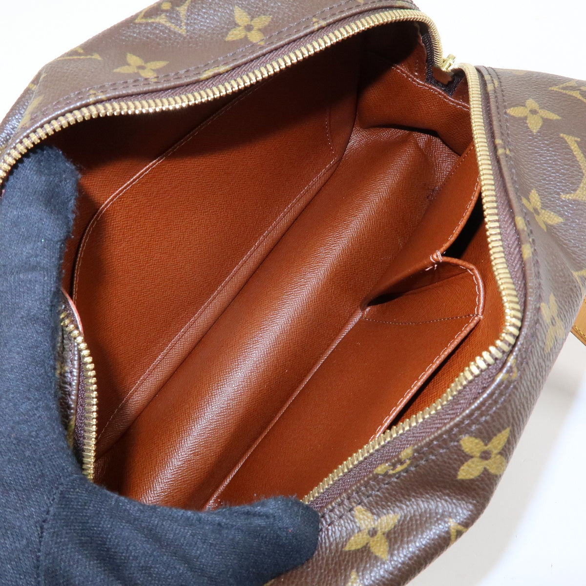 Louis Vuitton Cite Monogram Canvas Brown Canvas Handbag (Pre-Owned)