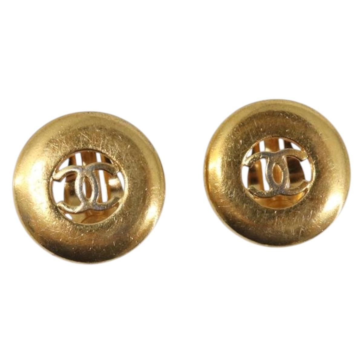 Chanel Vintage Cc Round Clip-On Metal Gold Metal Earrings Jewelry (Pre-Owned)