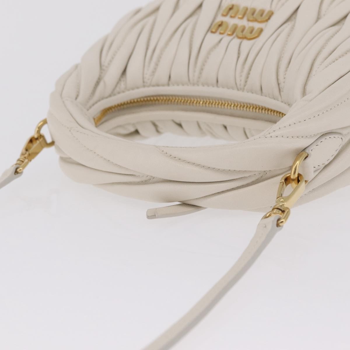 Miu Miu Wander Hobo Matelasse Leather White Leather Shoulder Bag Bag (Pre-Owned)