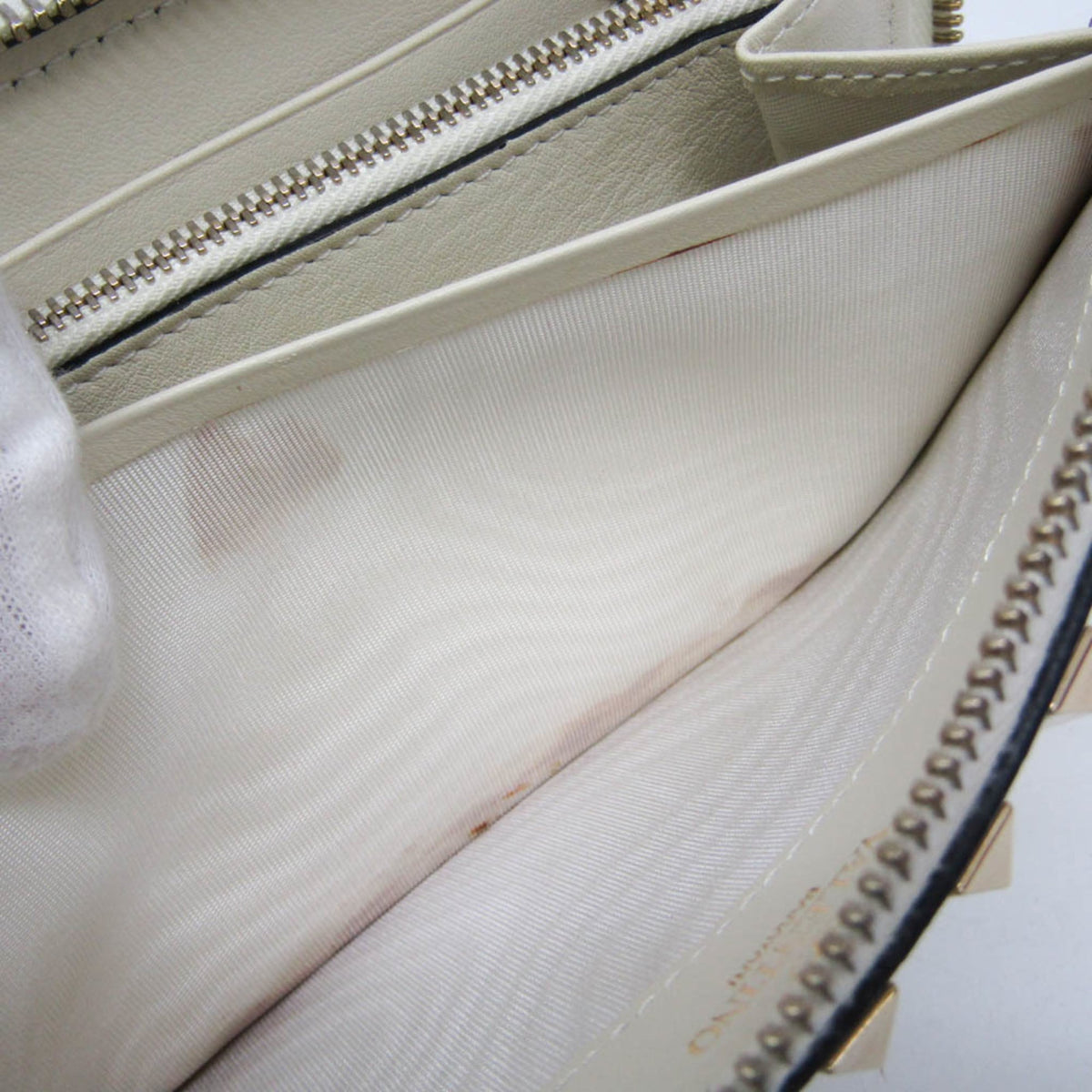 Valentino Garavani Rockstud Zip Around Leather White Leather Wallets Accessory (Pre-Owned)