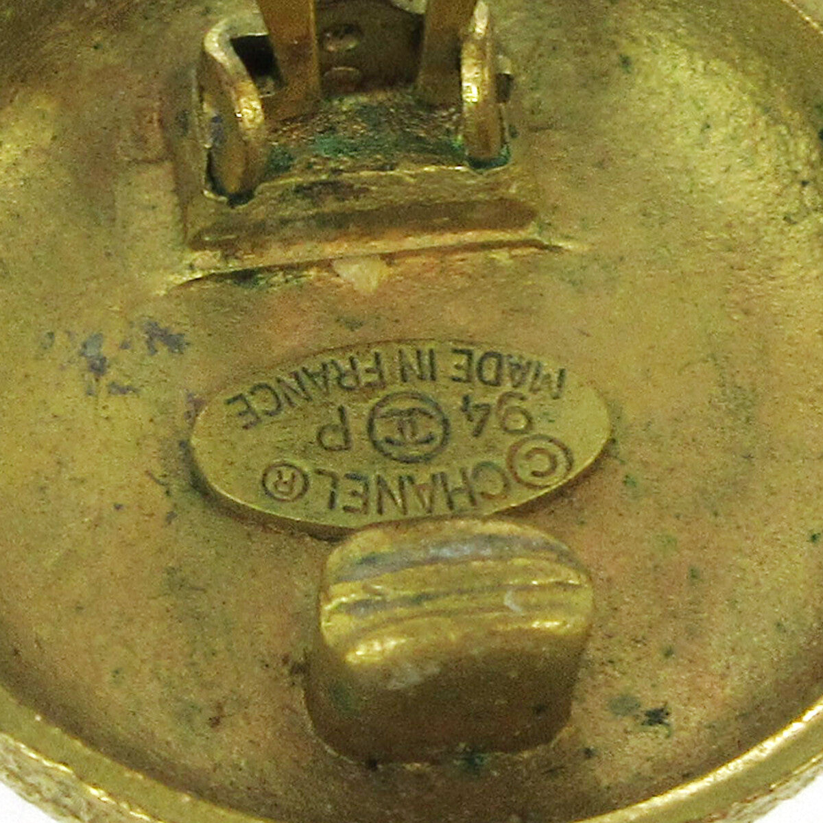 Chanel Cc Round Metal Gold Gold Earrings Jewelry (Pre-Owned)