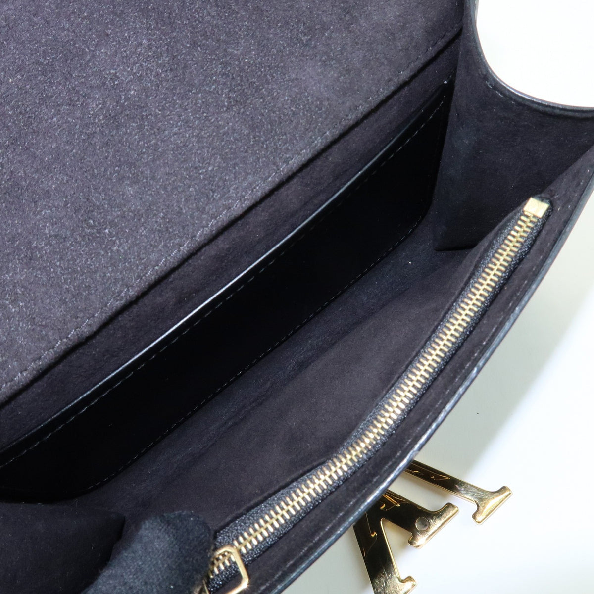 Louis Vuitton Chain Louise Clutch Leather Black Leather Clutche & Pouche Bag (Pre-Owned)