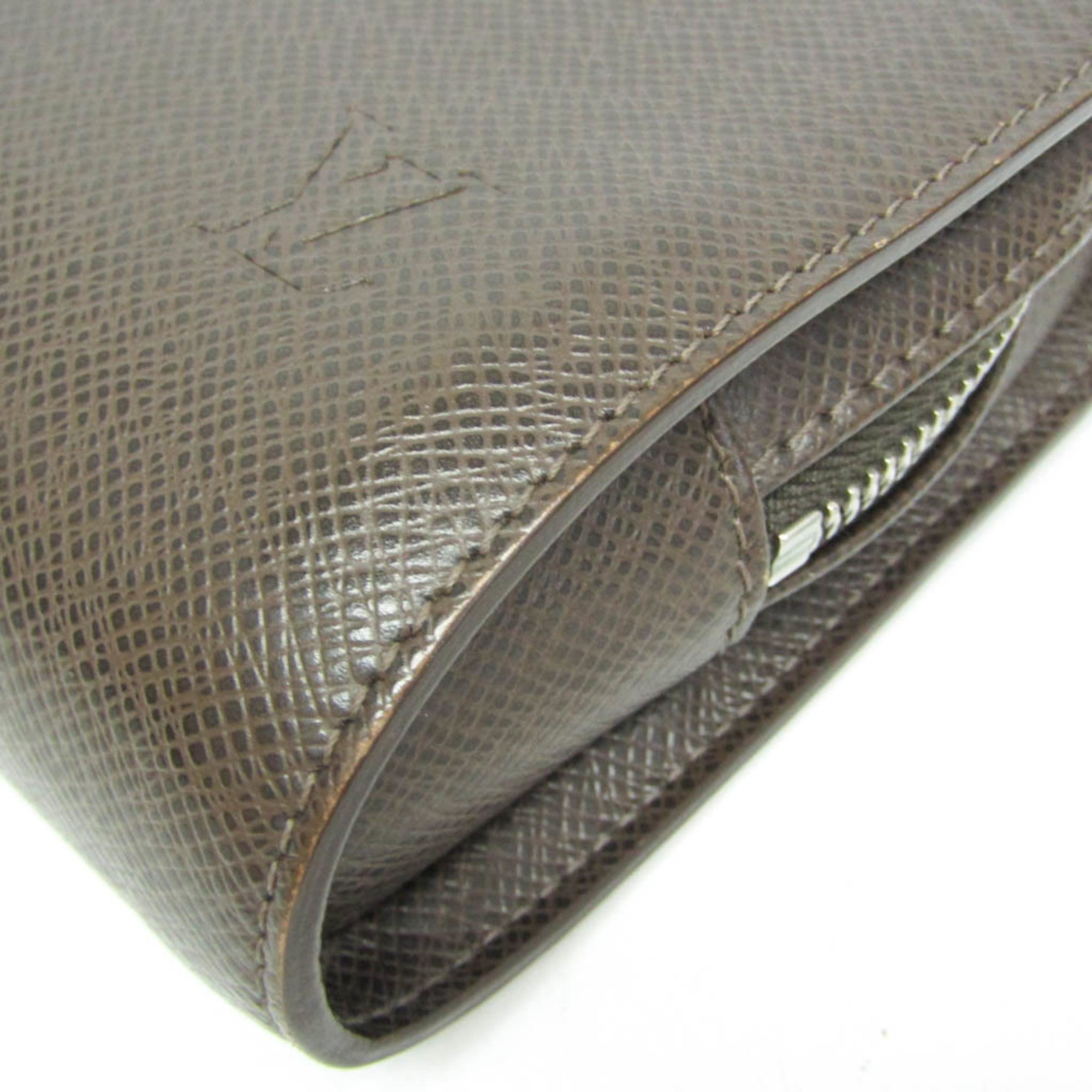 Louis Vuitton Pochette Baikal Clutch Taiga Leather Gray Leather Clutche & Pouche Bag (Pre-Owned)