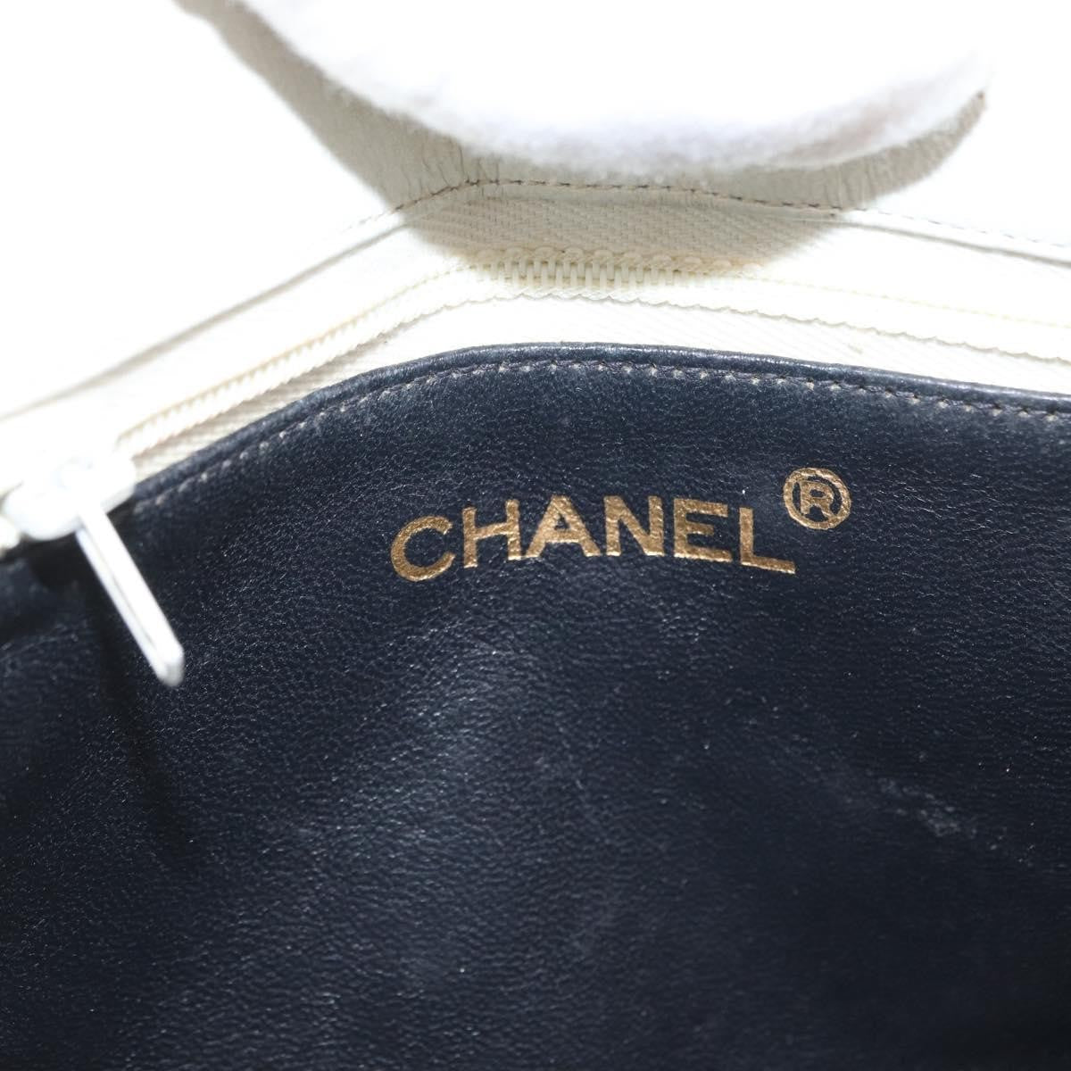 Chanel Chain Leather White Leather Shoulder Bag Bag (Pre-Owned)