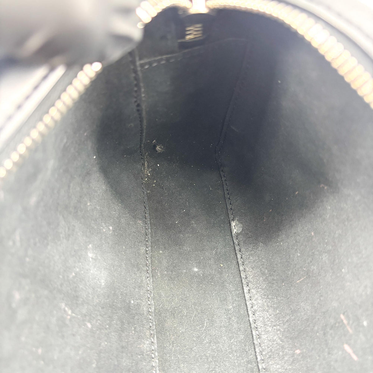 Valentino Garavani Vltn Camera Leather Black Calfskin Crossbody Bag Bag (Pre-Owned)