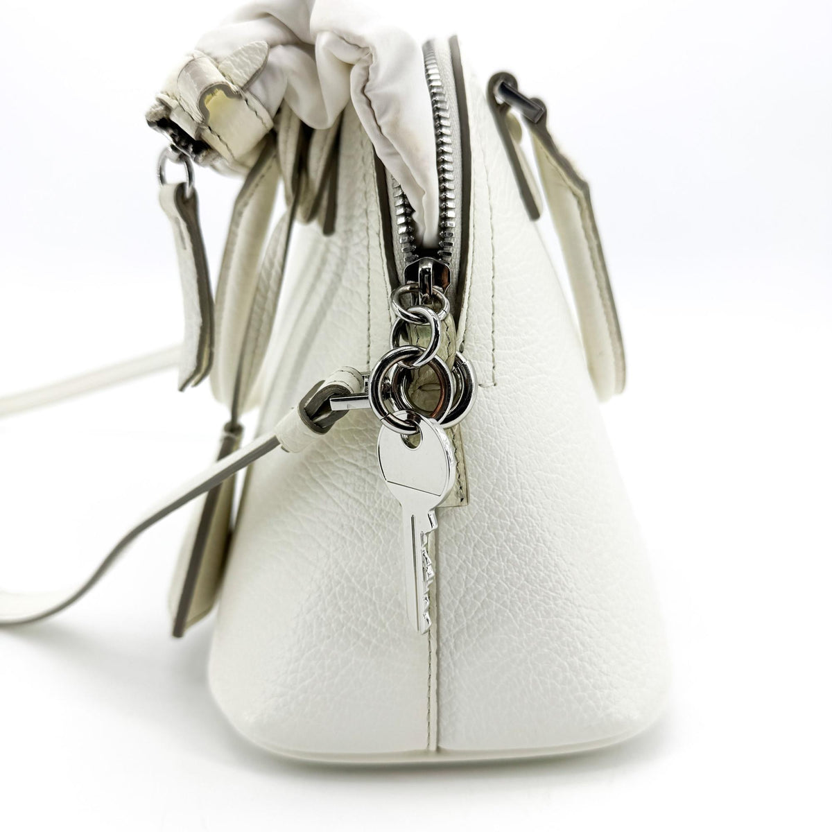 Maison Margiela Femme Micro Sac 5Ac Leather White Leather Shoulder Bag Bag (Pre-Owned)
