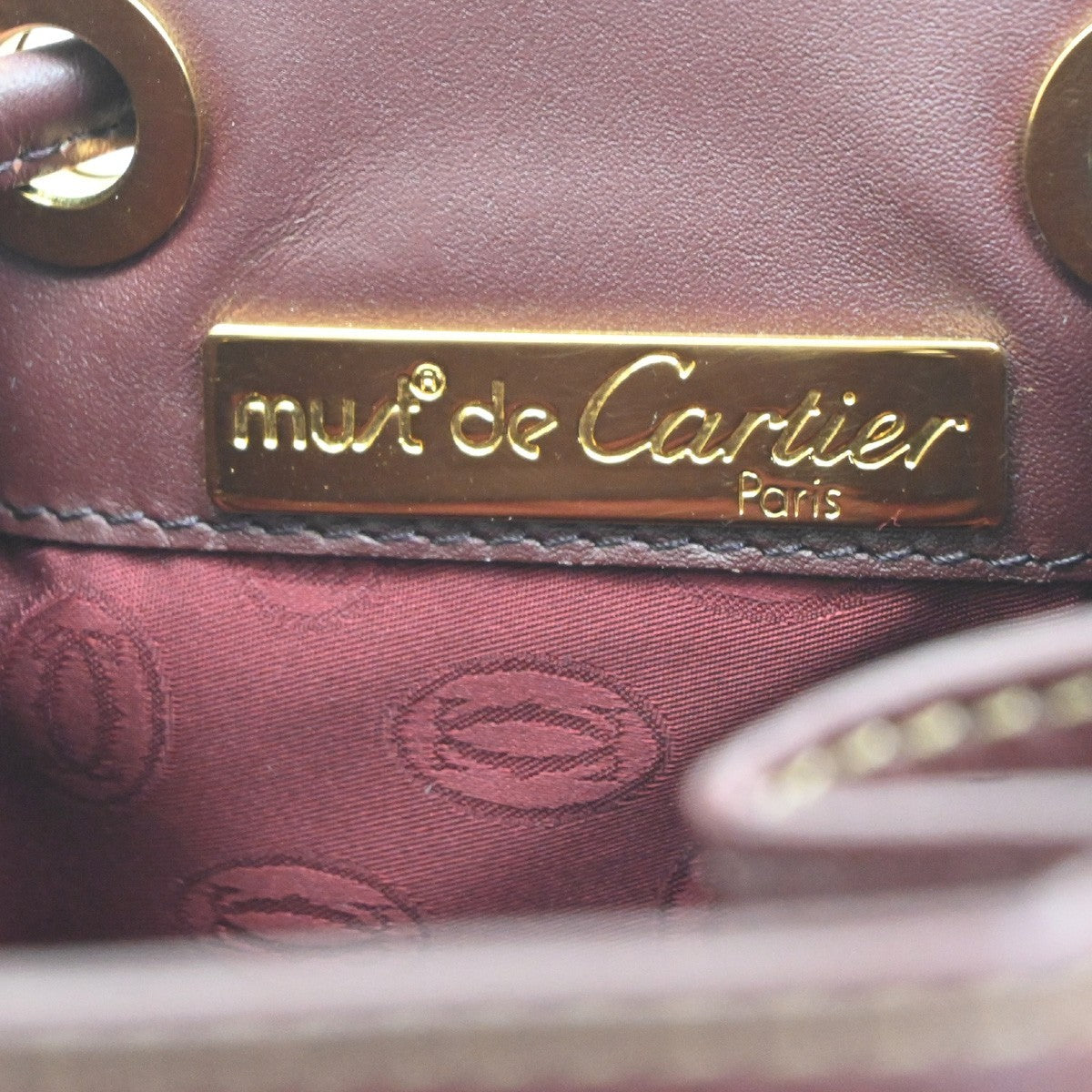 Cartier Must De Cartier Leather Burgundy Leather Shoulder Bag Bag (Pre-Owned)