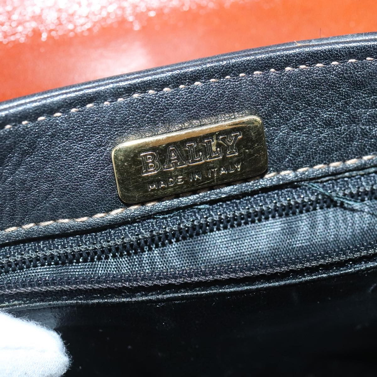 Bally Vintage Leather Brown Leather Shoulder Bag Bag (Pre-Owned)