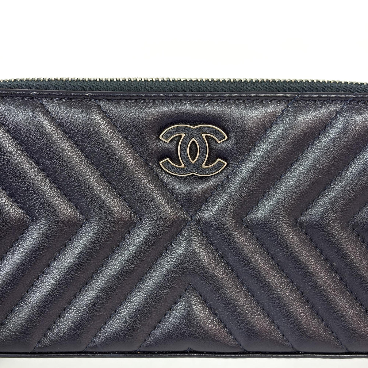 Chanel Cc Double Zip Clutch With Chain Chevron Lambskin Navy Leather Clutche & Pouche Bag (Pre-Owned)
