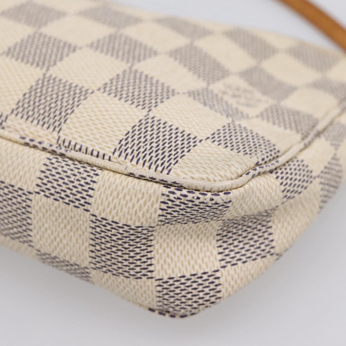 Louis Vuitton Pochette Accessoires Nm Damier White Canvas Clutche & Pouche Bag (Pre-Owned)