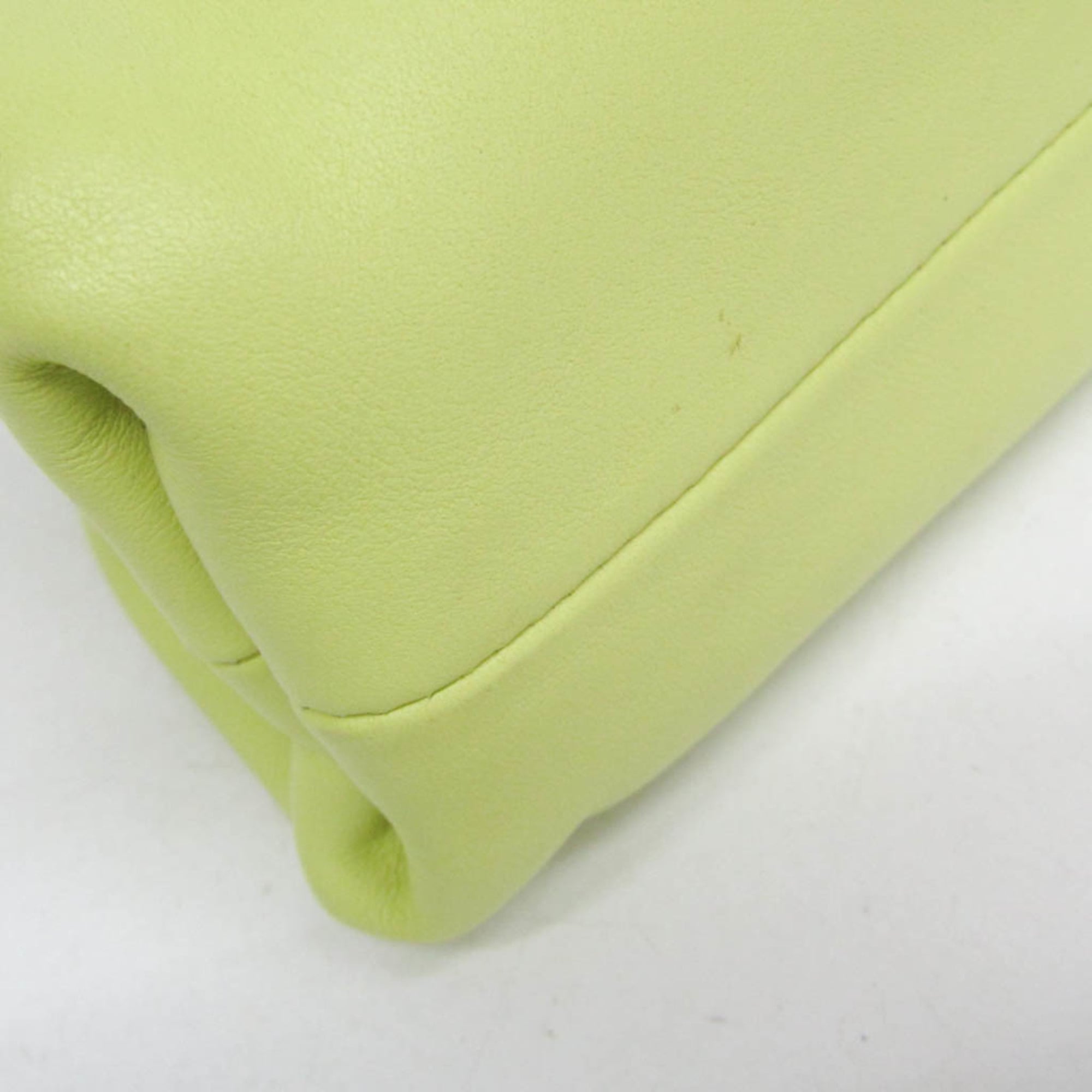 Bottega Veneta The Pouch Leather Green Leather Clutche & Pouche Bag (Pre-Owned)