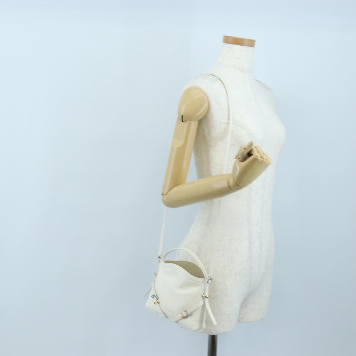 Givenchy Voyou Leather White Leather Shoulder Bag Bag (Pre-Owned)