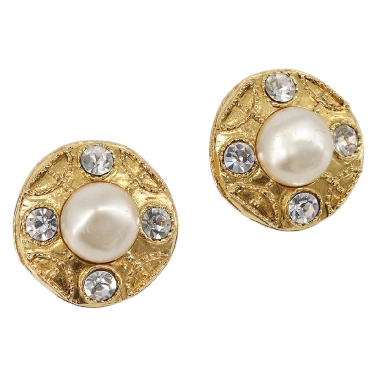 Chanel Vintage Round Clip-On Metal With Faux Pearl Gold Metal Earrings Jewelry (Pre-Owned)