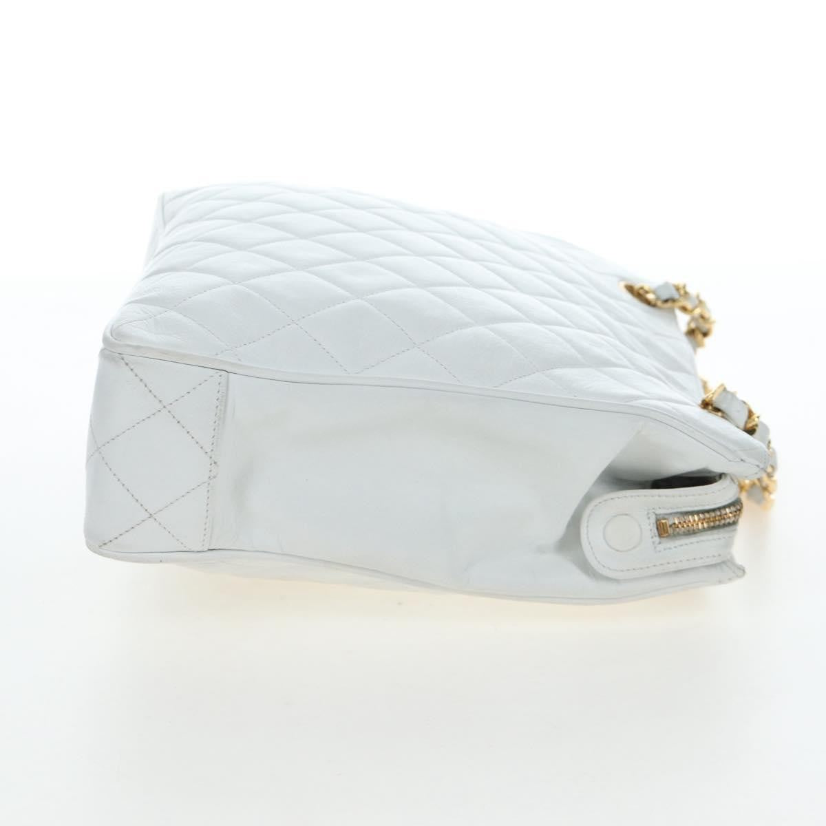 Chanel Shoulder Quilted Leather White Leather Shoulder Bag Bag (Pre-Owned)