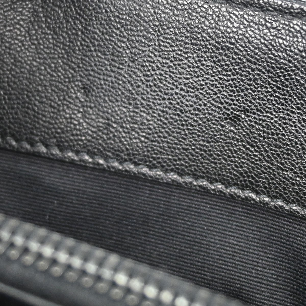 Saint Laurent Classic Monogram College Matelasse Chevron Leather Black Leather Handbag (Pre-Owned)