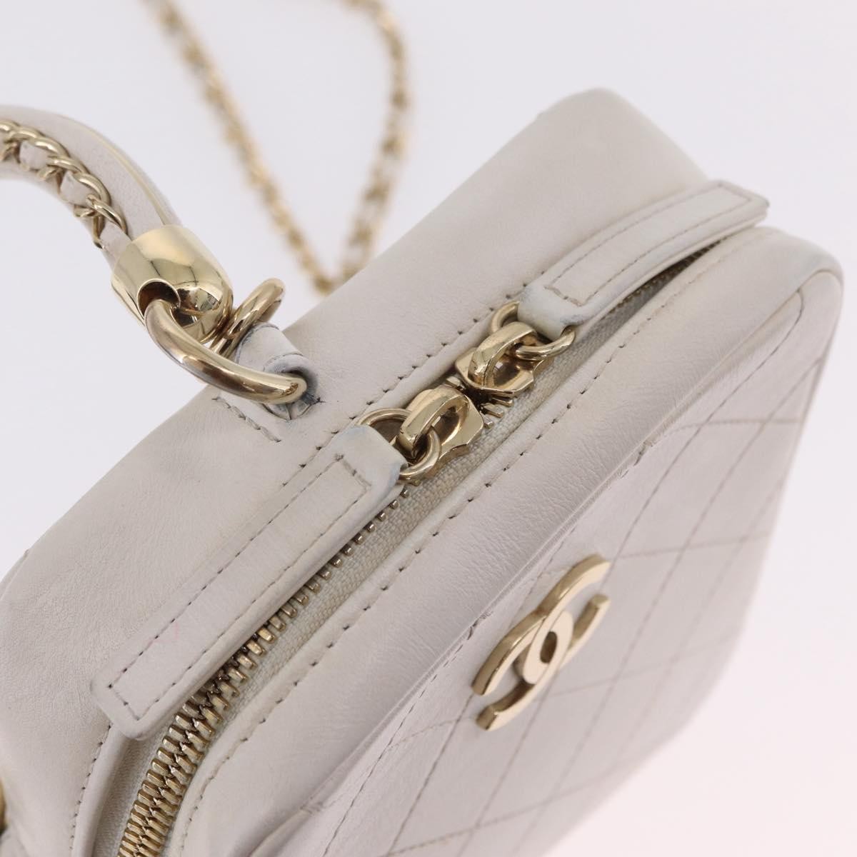 Chanel Zip Around Phone Case With Chain Quilted Lambskin White Leather Crossbody Bag Bag (Pre-Owned)