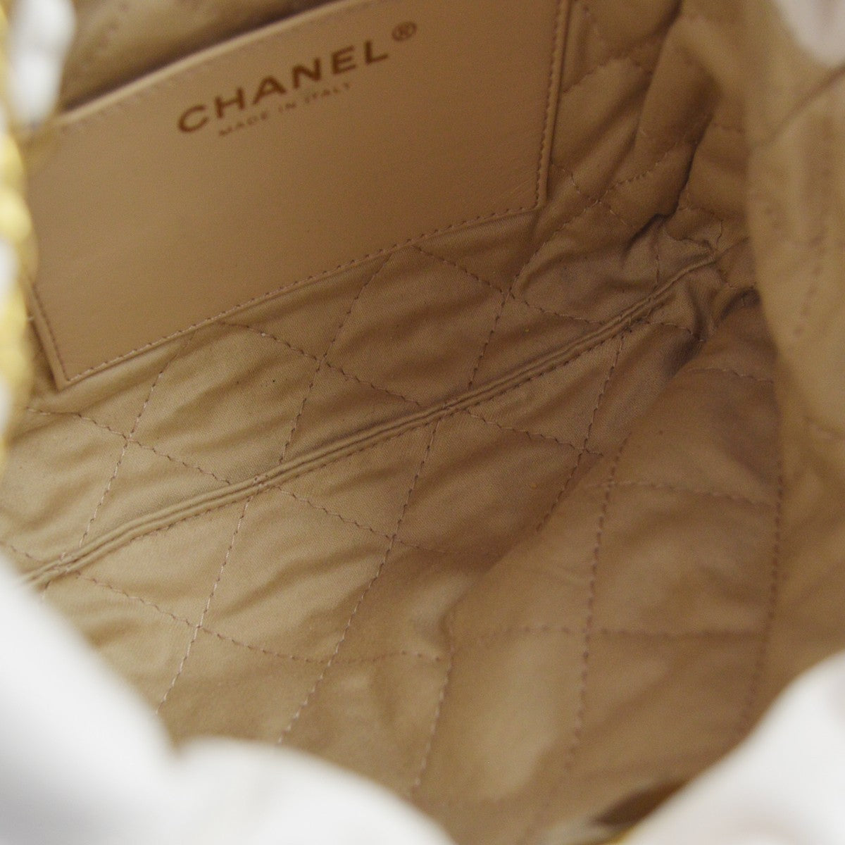 Chanel 22 Chain Hobo Quilted Shaded Calfskin White Leather Shoulder Bag Bag (Pre-Owned)