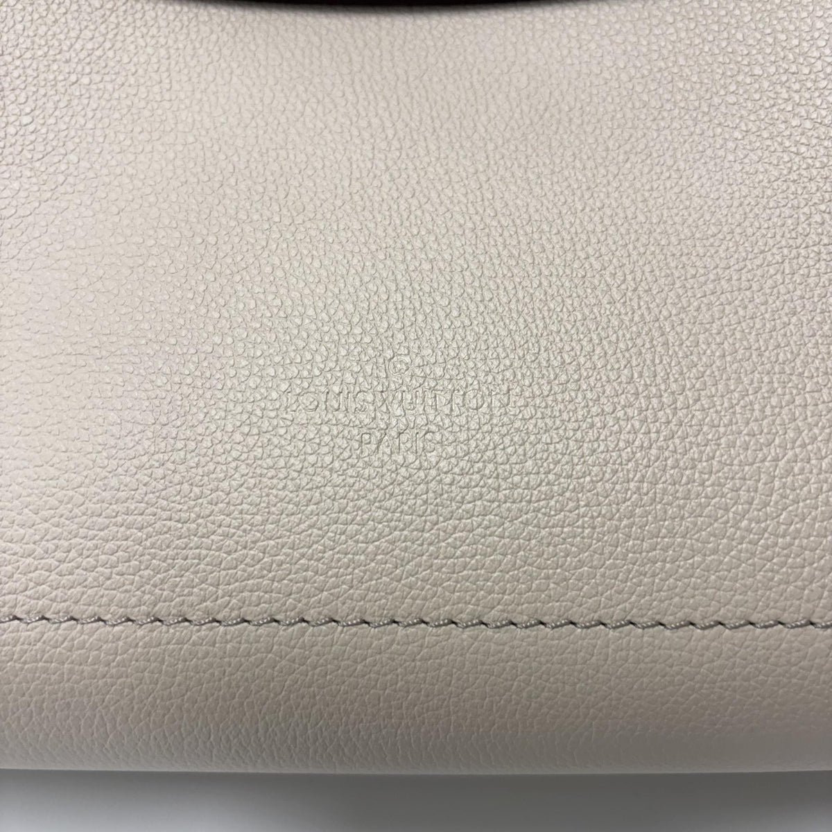 Louis Vuitton Lockme Ever Leather Beige Leather Handbag (Pre-Owned)