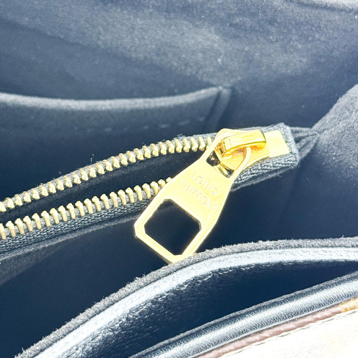 Louis Vuitton Pallas Chain Monogram Canvas And Calfskin Black Canvas Shoulder Bag Bag (Pre-Owned)