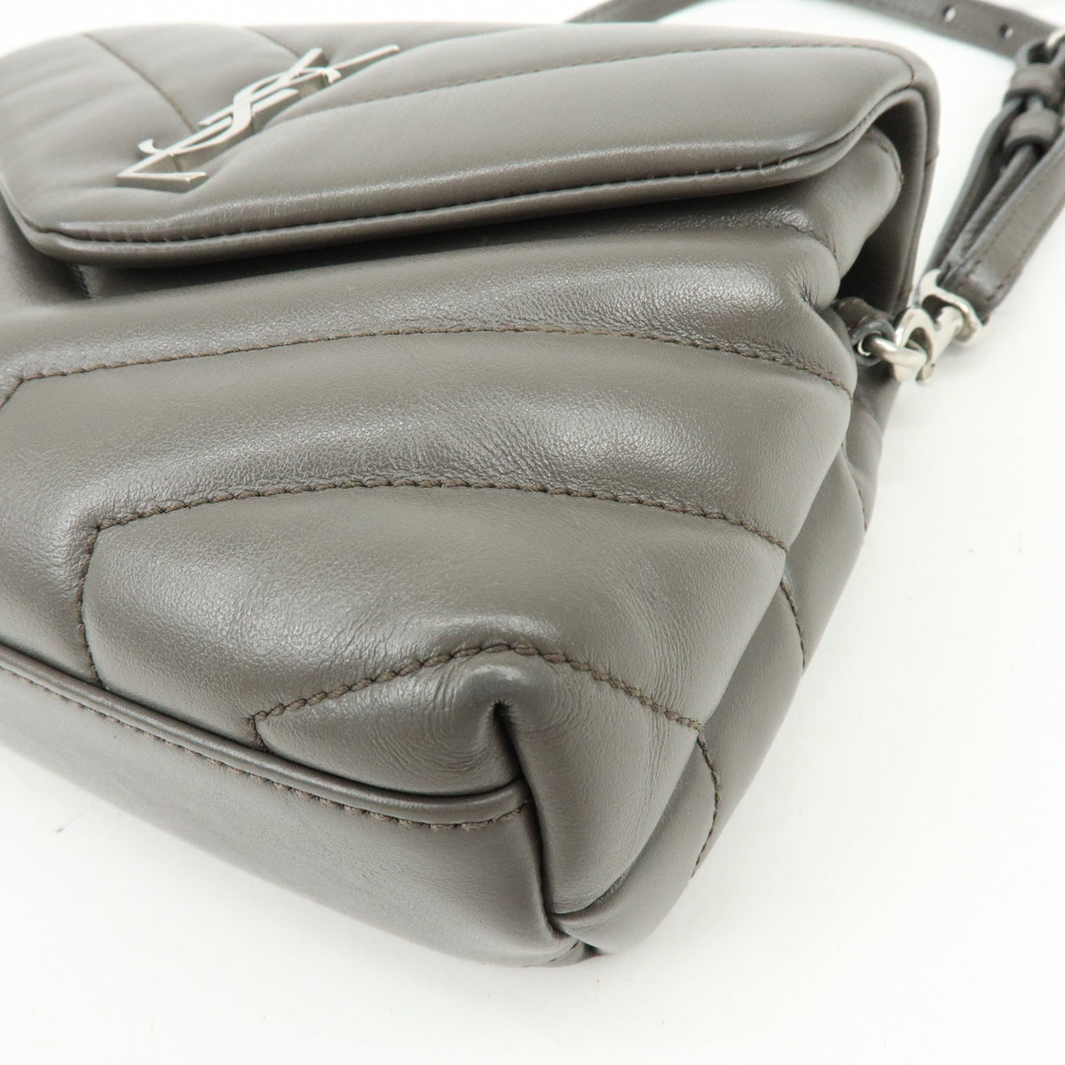 Saint Laurent Loulou Matelasse Chevron Leather Gray Leather Shoulder Bag Bag (Pre-Owned)