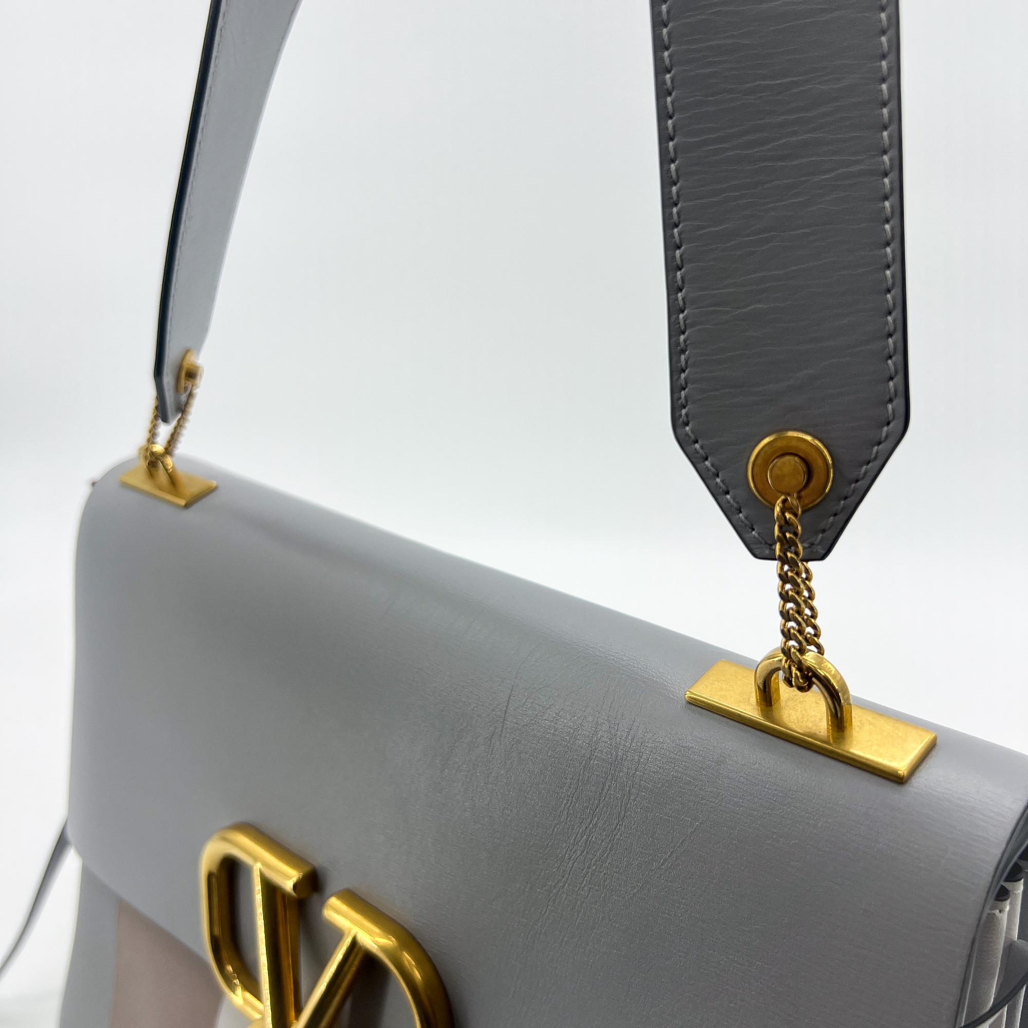 Valentino Garavani Vring Shoulder Bag Leather Multicolour Leather Shoulder Bag Bag (Pre-Owned)