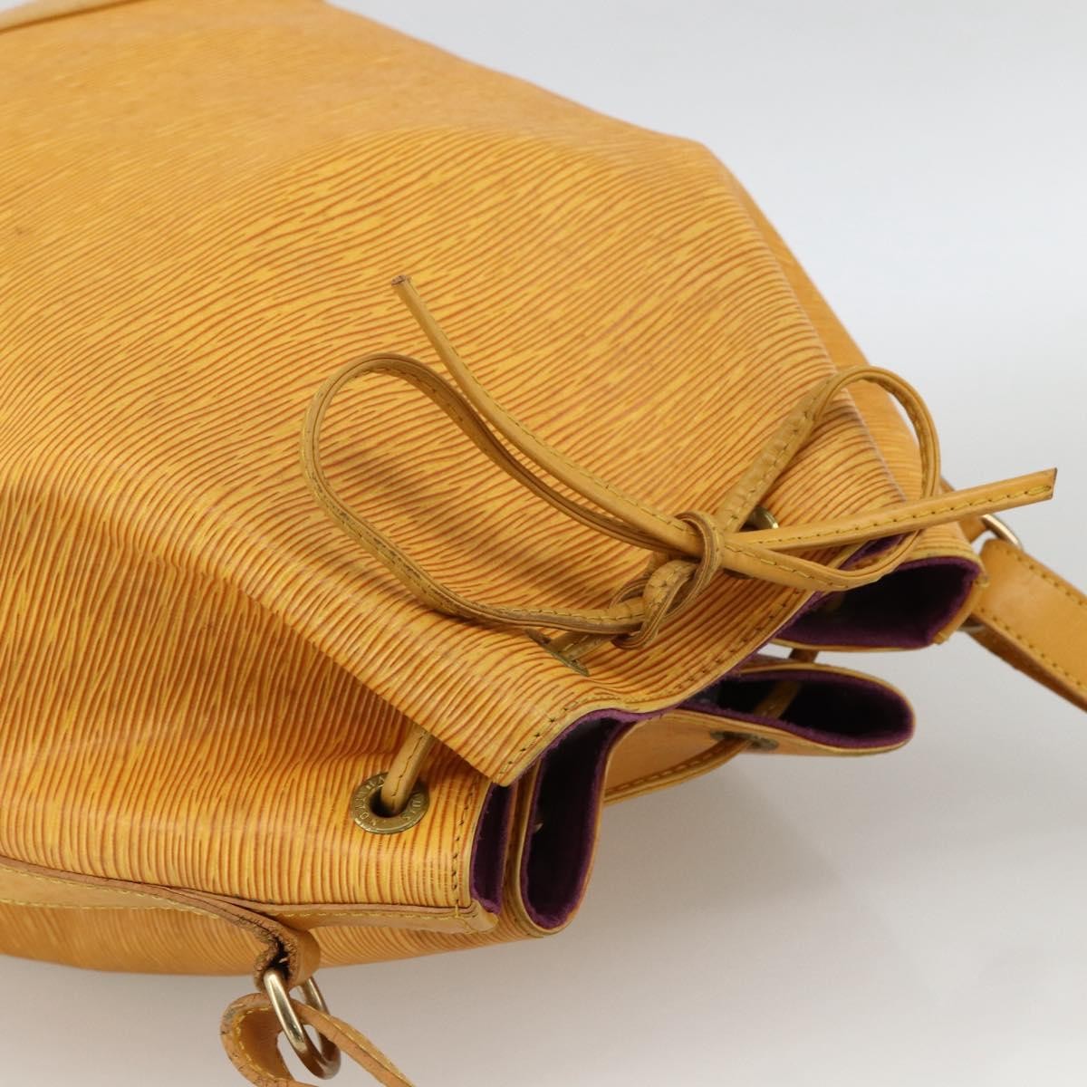 Louis Vuitton Noe Epi Leather Yellow Leather Shoulder Bag Bag (Pre-Owned)