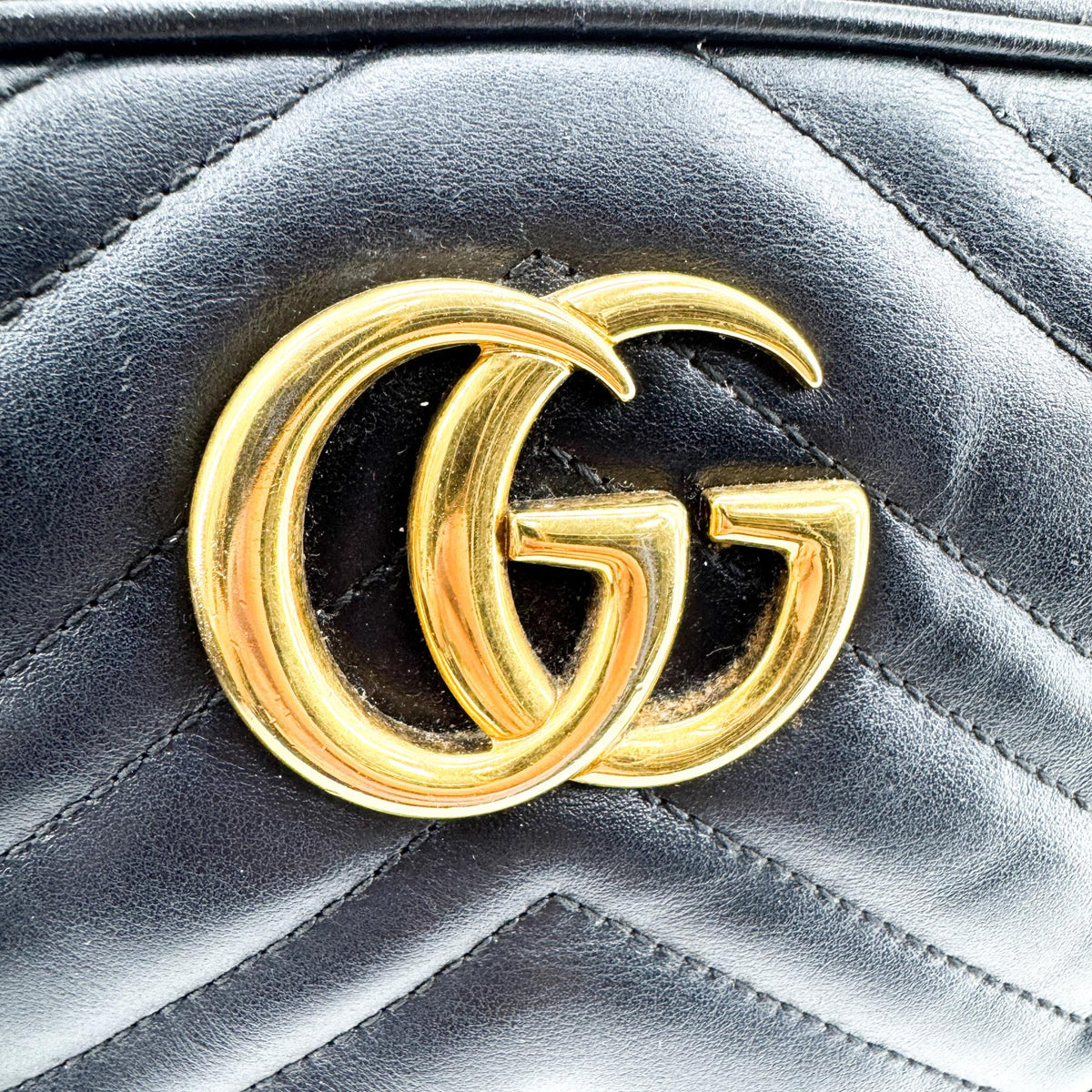 Gucci Gg Marmont Chevron Iridescent Leather Black Leather Shoulder Bag Bag (Pre-Owned)