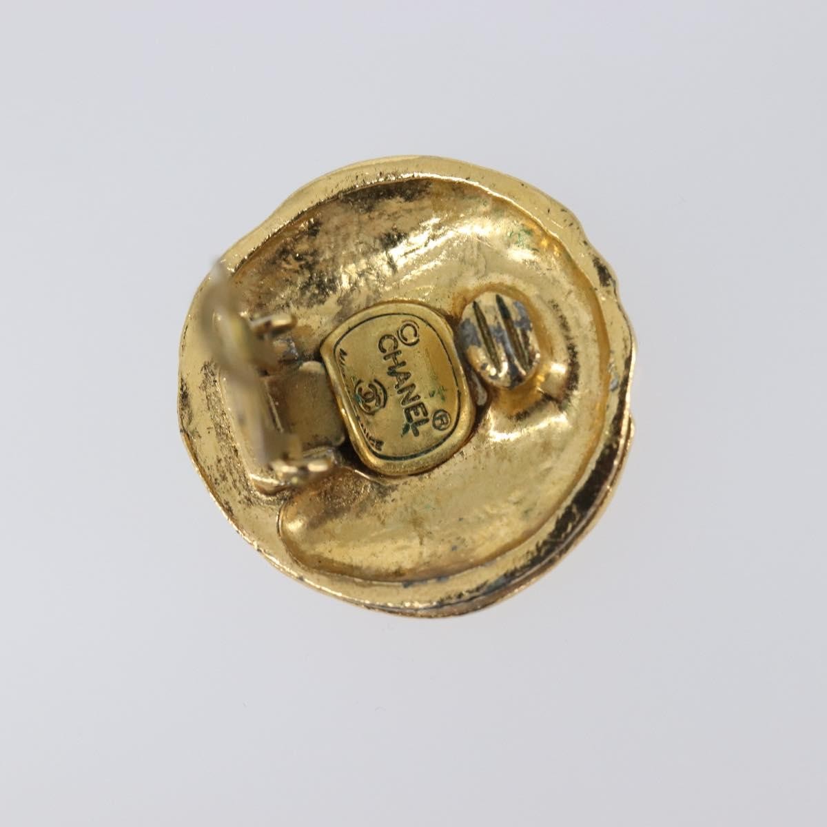 Chanel Vintage Cc Round Clip-On Metal Gold Metal Earrings Jewelry (Pre-Owned)