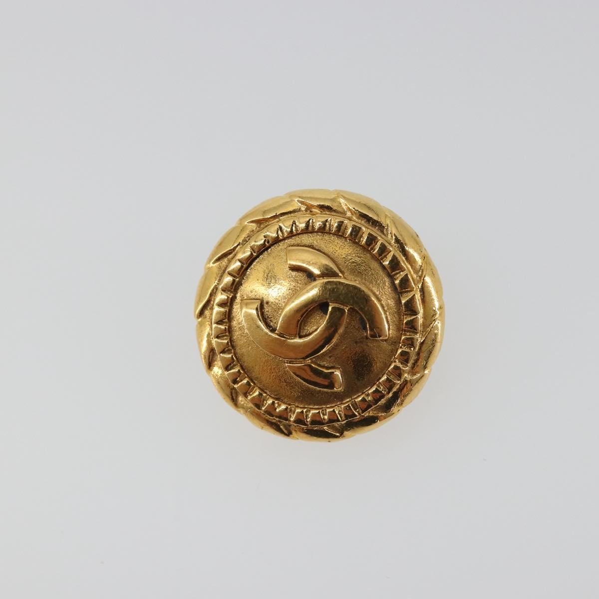 Chanel Vintage Round Cc Clip-On Metal Gold Metal Earrings Jewelry (Pre-Owned)