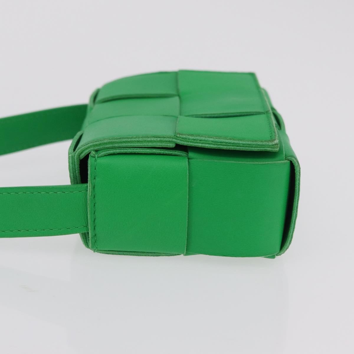Bottega Veneta Cassette Maxi Intrecciato Leather Green Leather Crossbody Bag Bag (Pre-Owned)