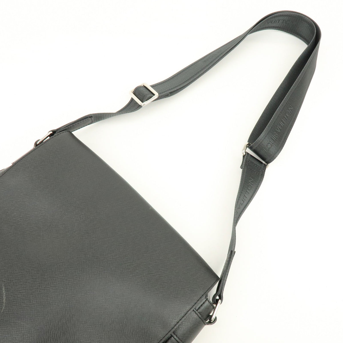 Louis Vuitton Roman Taiga Leather Gray Leather Handbag (Pre-Owned)
