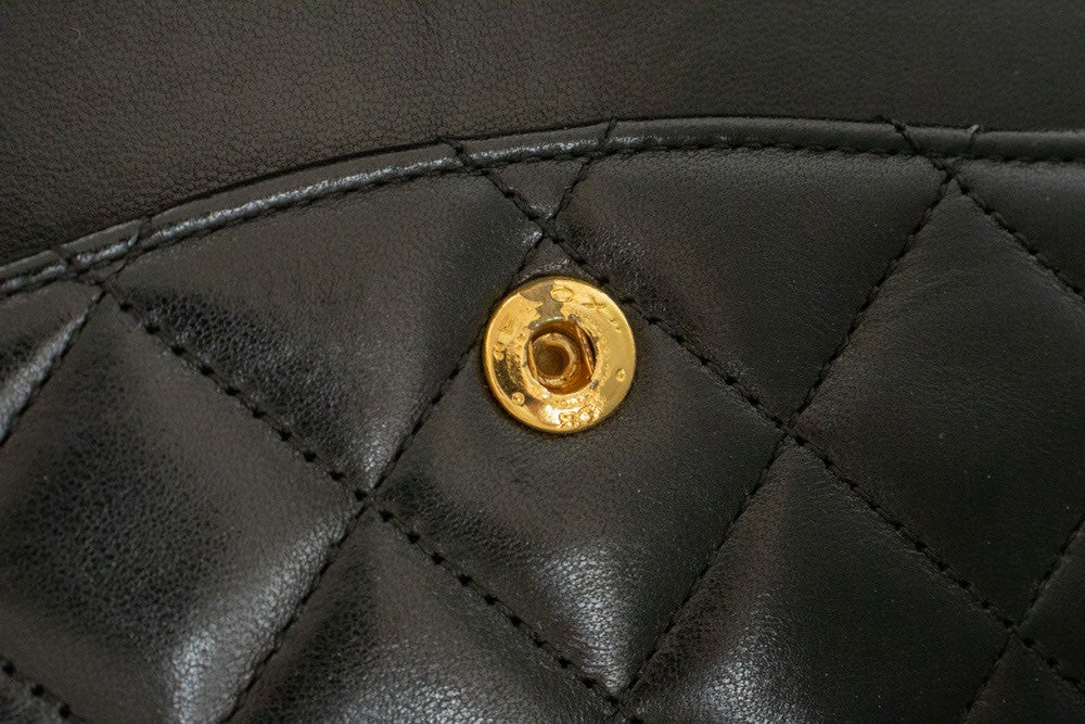 Chanel Classic Flap Lambskin Black Leather Crossbody Bag Bag (Pre-Owned)