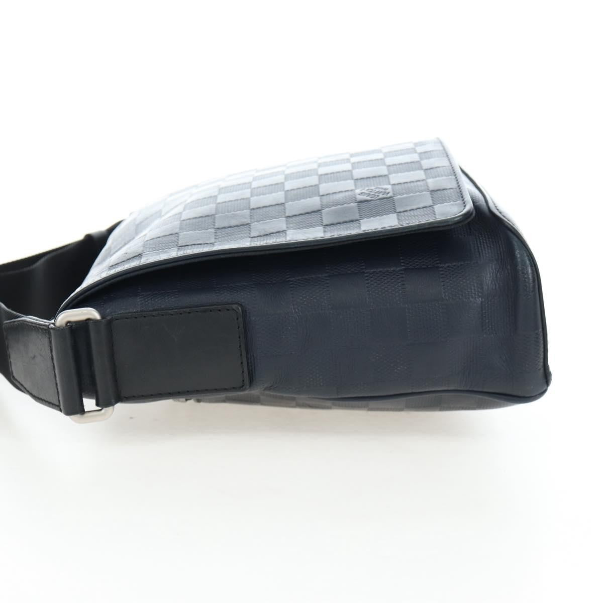 Louis Vuitton District Messenger Damier Infini Leather Black Leather Shoulder Bag Bag (Pre-Owned)