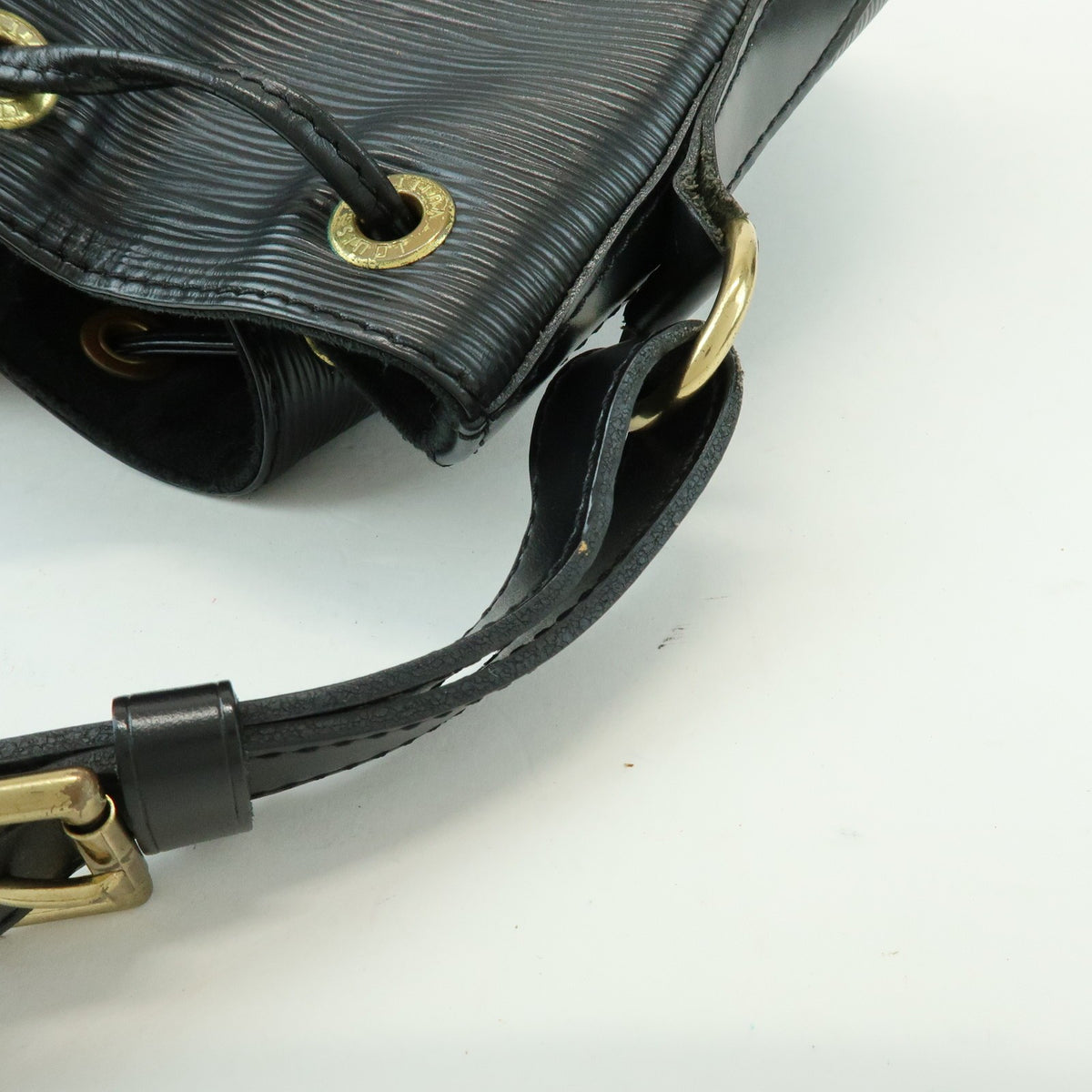 Louis Vuitton Petit Noe Epi Leather Black Leather Handbag (Pre-Owned)