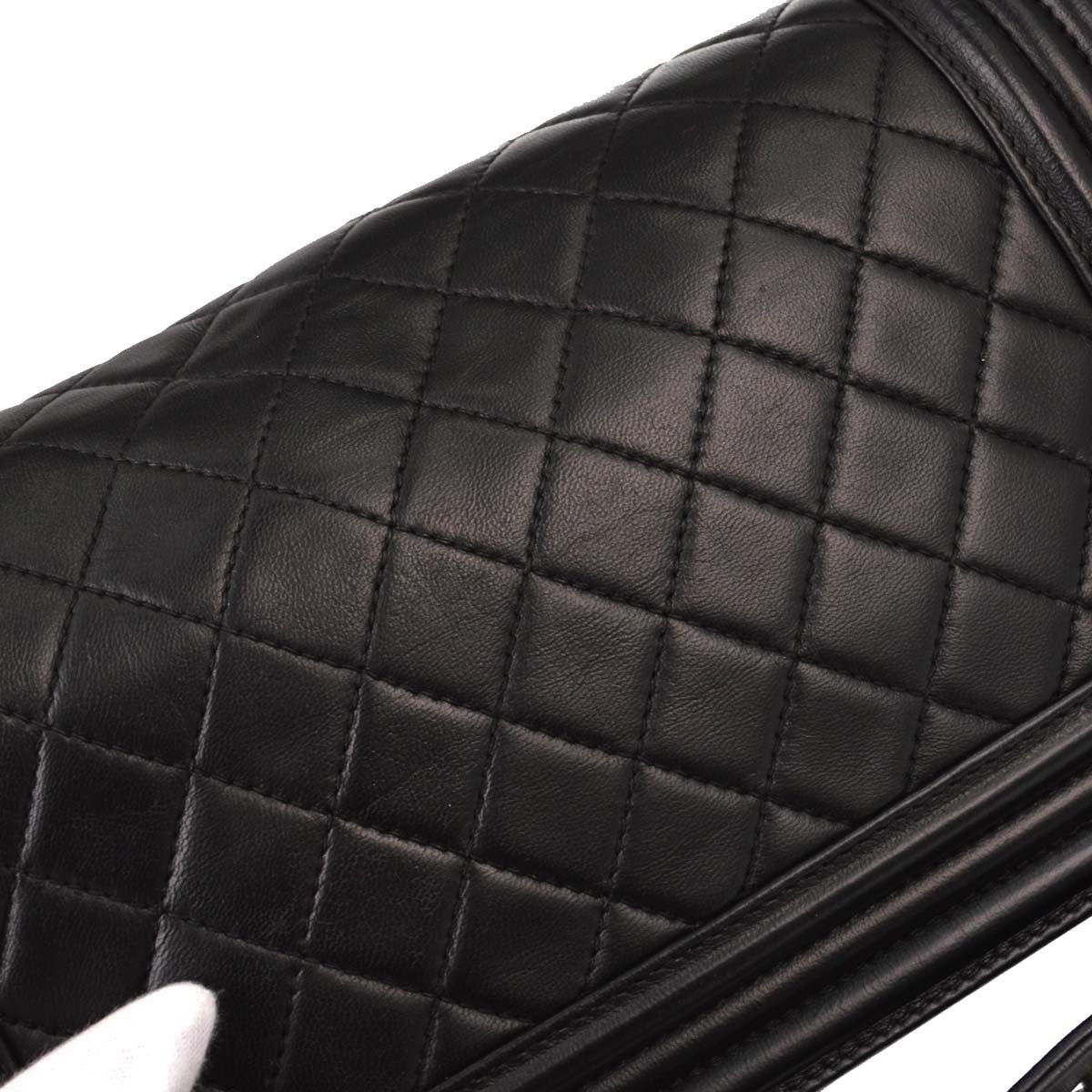 Chanel Boy Flap Quilted Lambskin Black Leather Handbag (Pre-Owned)