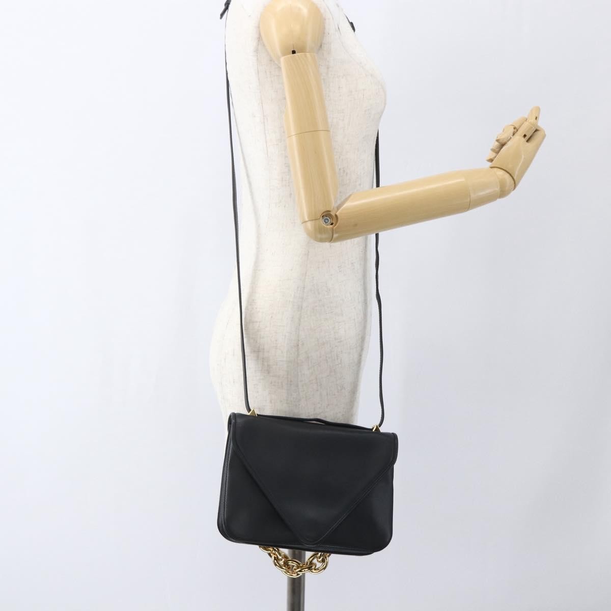 Bottega Veneta Mount Leather Black Leather Shoulder Bag Bag (Pre-Owned)