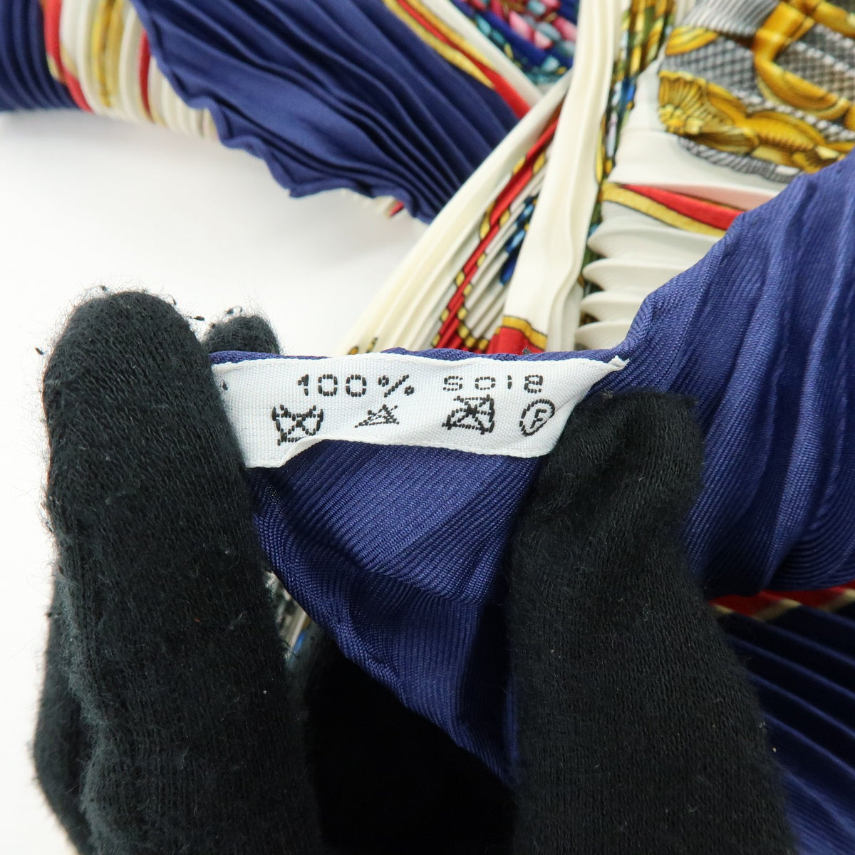 Hermes Carré 90 Pleated Silk Navy Silk Scarve & Shawl Accessory (Pre-Owned)
